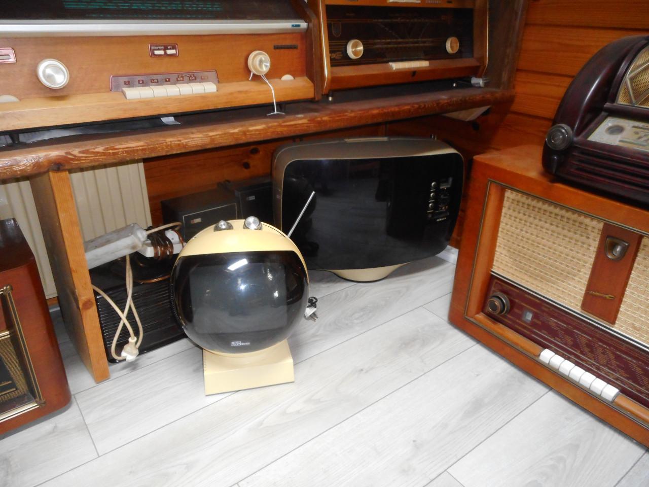 Gezocht voor mijn verzameling/hobby oude radio's