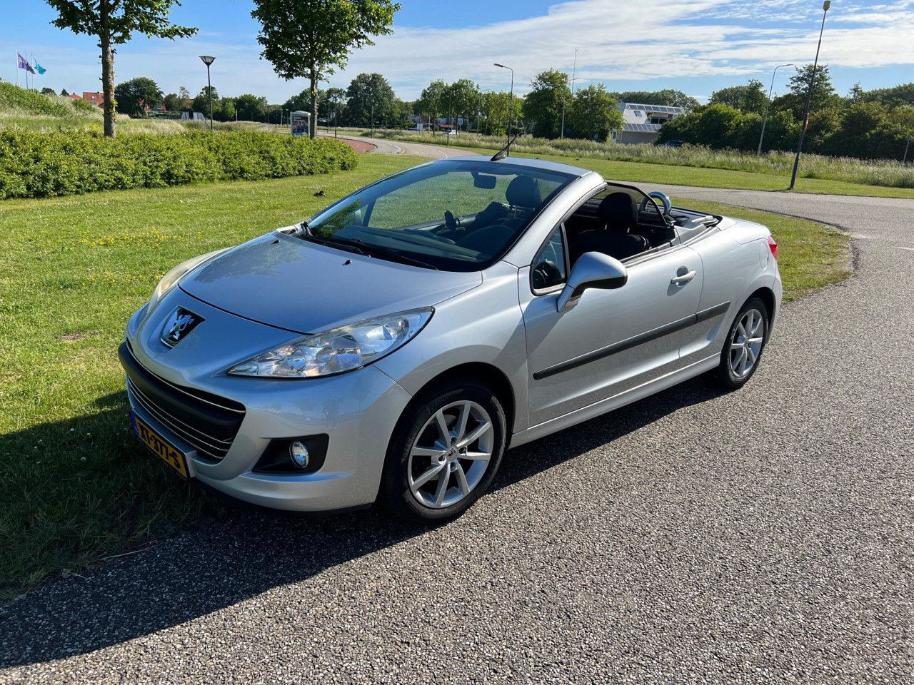 Puntgave Peugeot 207 Cabrio uit 2012 met slechts 100.500 km