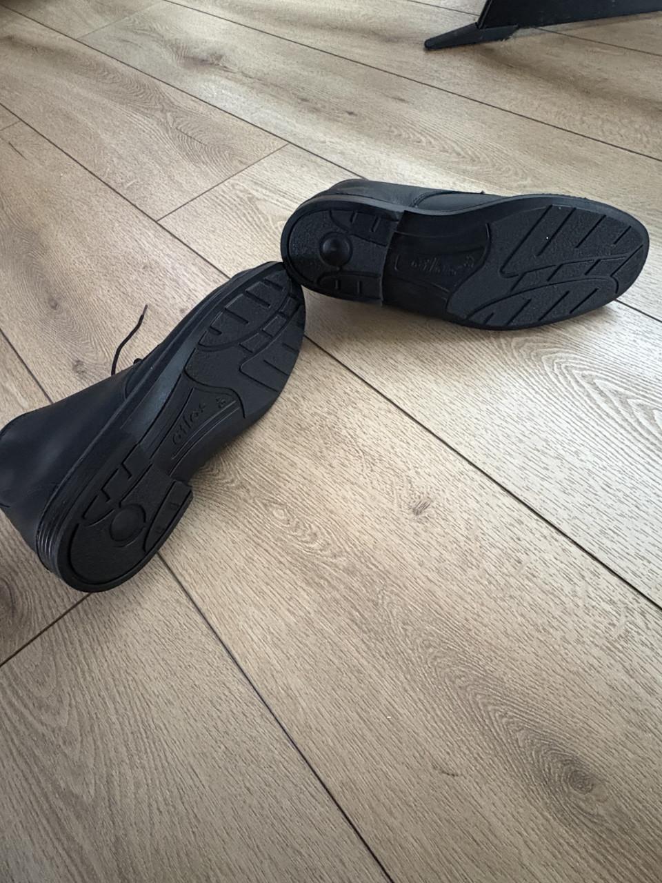 Atlas nieuwe werkschoenen.