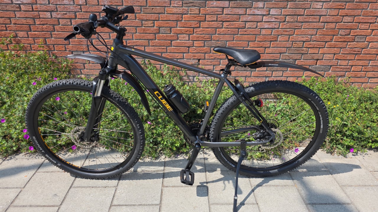 CUBE | AIM RACE | 29 INCH | FRAME 52 CM | 3X8 | NETTE STAAT!