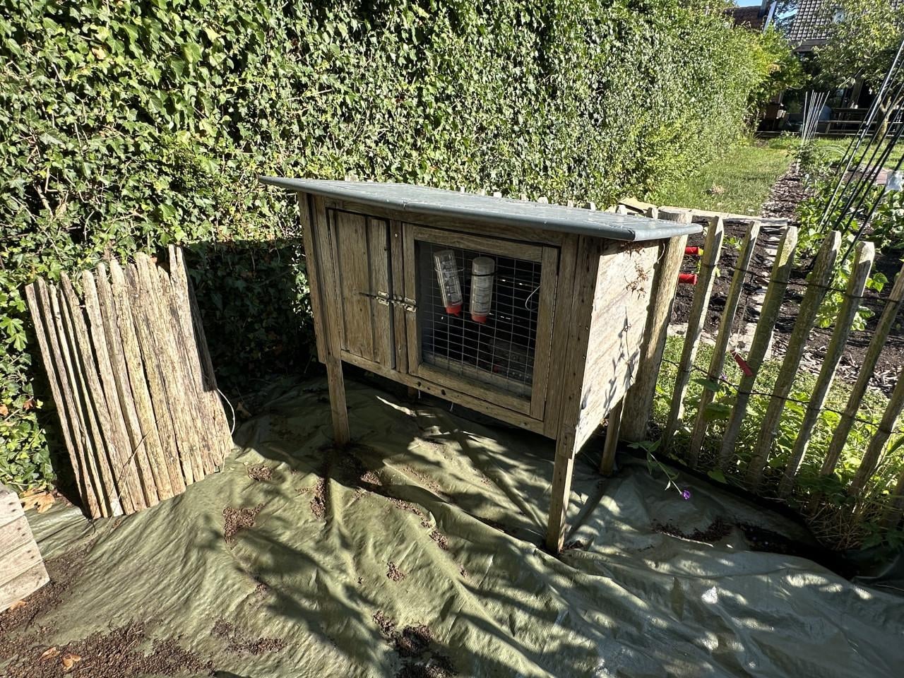🐰 Leuk houten konijnenhok met zinken dak €85