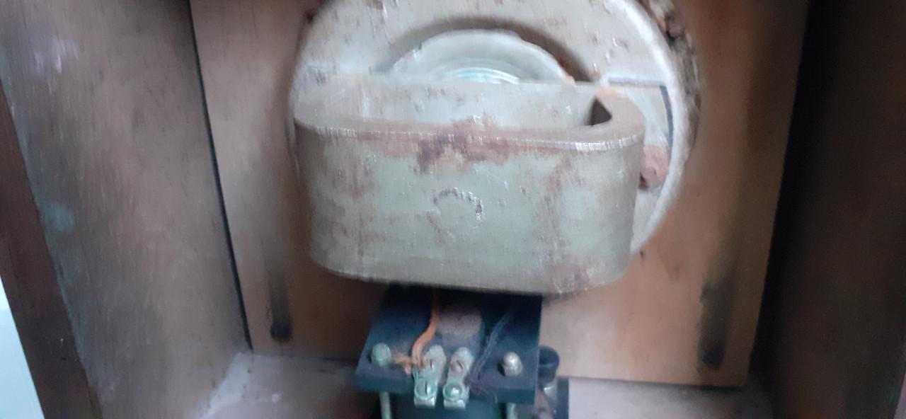 Antieke radio luispspreker  active uit jaren 50