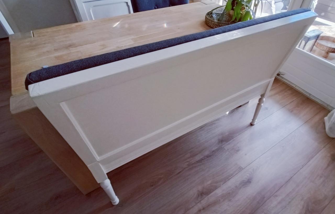 2 EETKAMERSTOELEN en een BANK