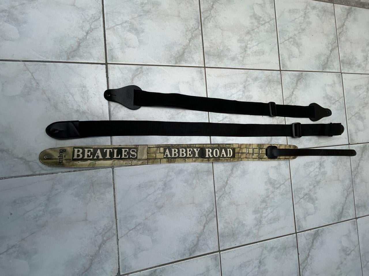 3 Gitaarbandem/ riemen.