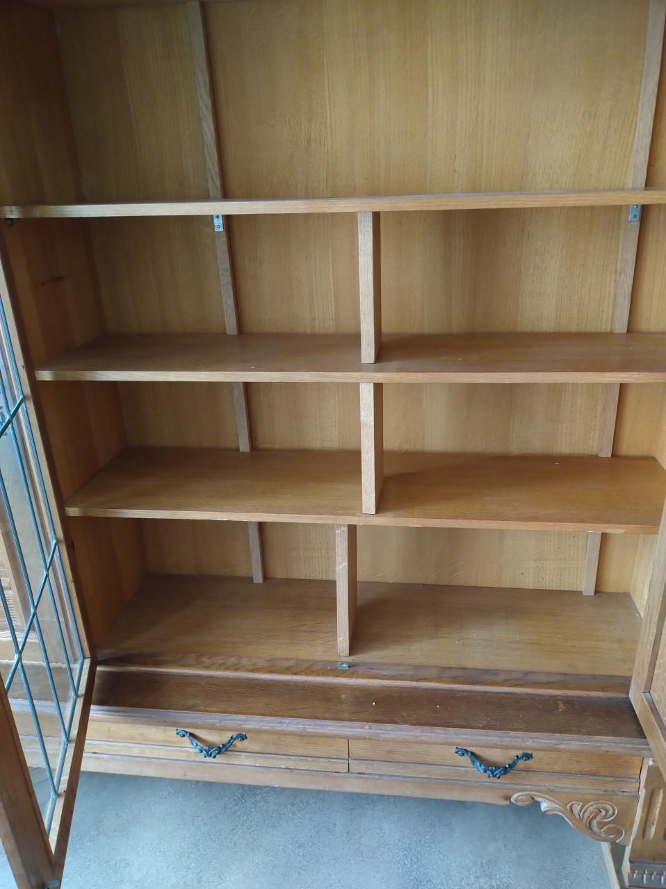 Antieke eikenhouten buffetkast met prachtig houtsnijwerk!