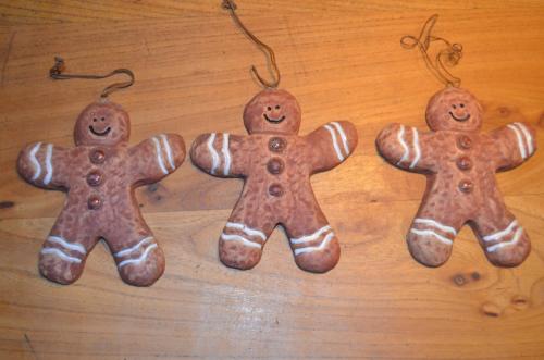 3 Aardewerk deegventers / peperkoekmannetjes ipst.