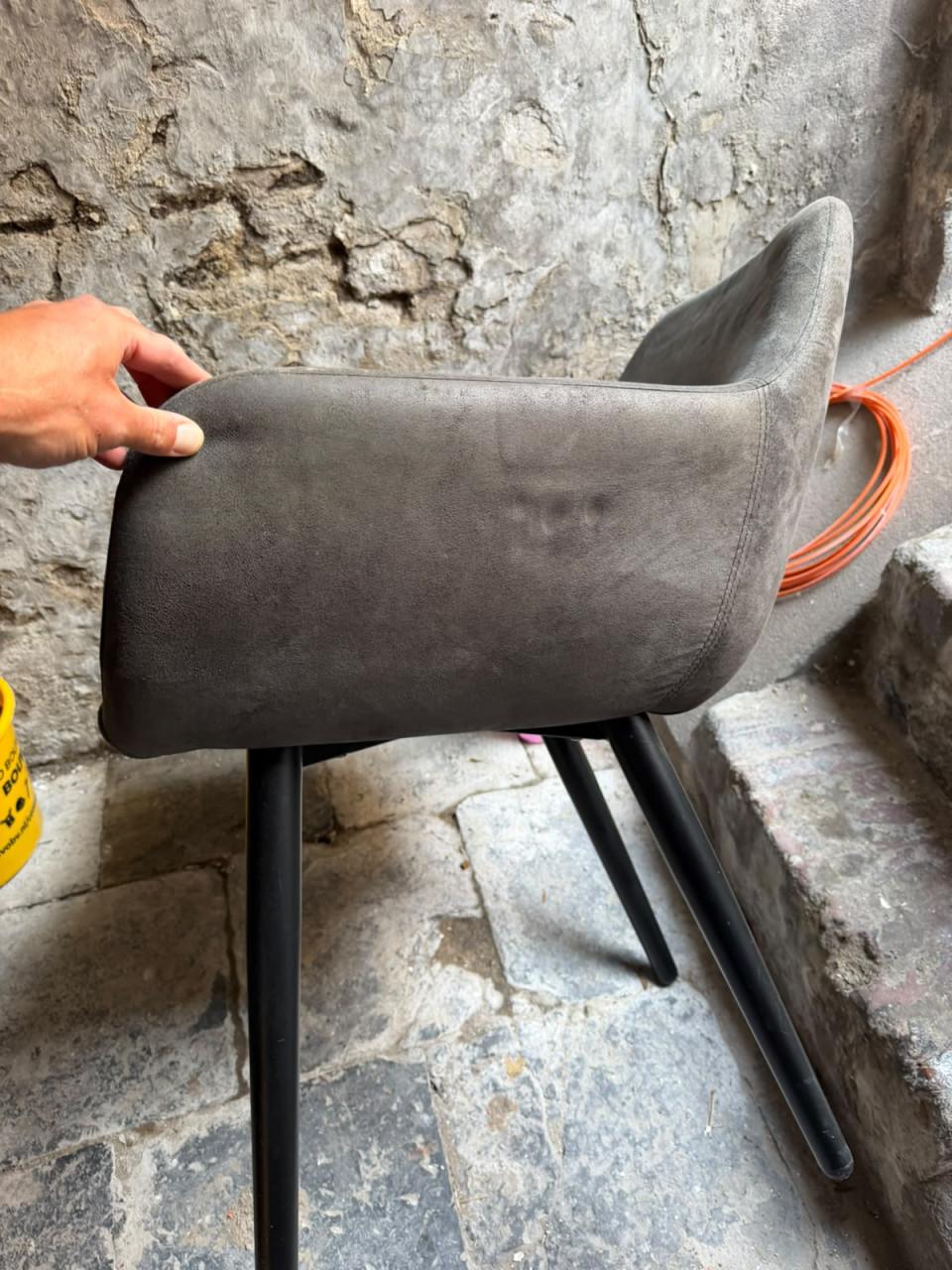 Relatief nieuwe eetkamerstoelen – GRATIS ophalen