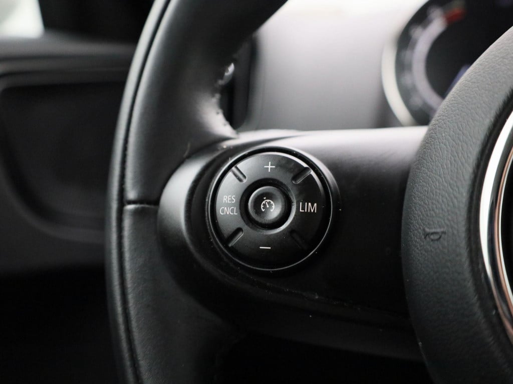 Mini Countryman 1.5 cooper business edition | automaat | lage km stand | ac