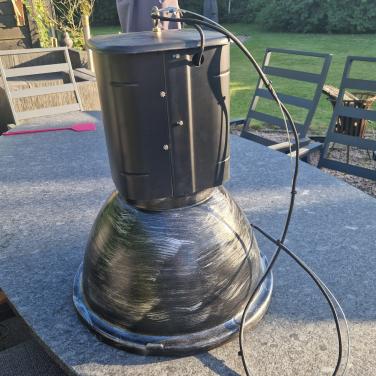 Oude fabriekslamp (LED) opbrengst gaat naar Stichting Kika