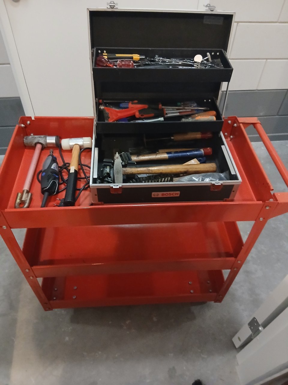 Materiaal kar met Bosch materiaal koffer