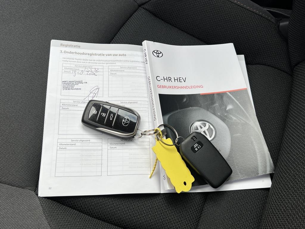 Toyota C-hr 1.8 hybr 140 first