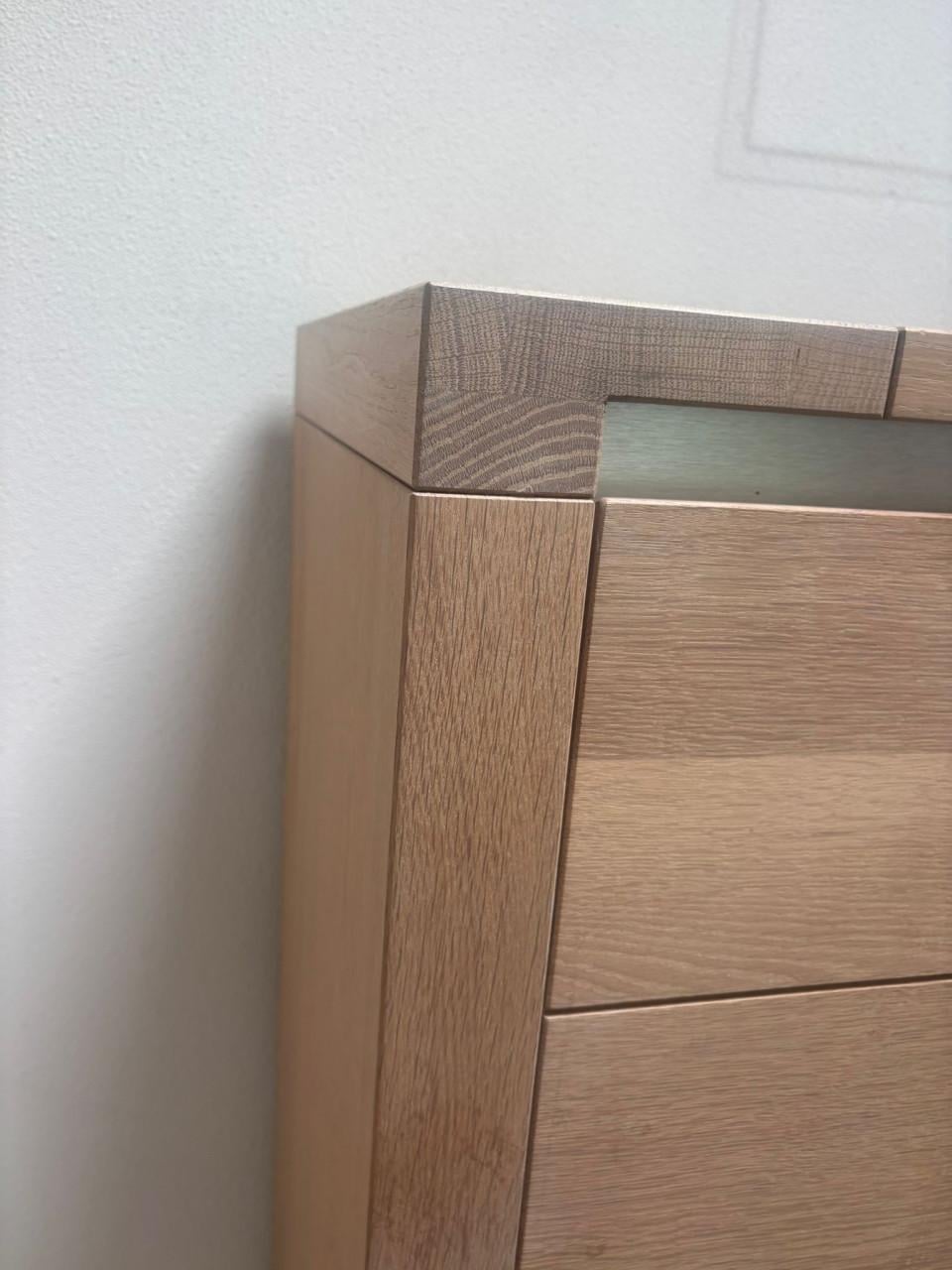 Massief eiken kastje in prima staat