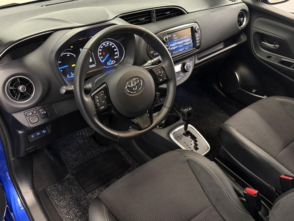 Toyota Yaris 1.5 hybrid executive