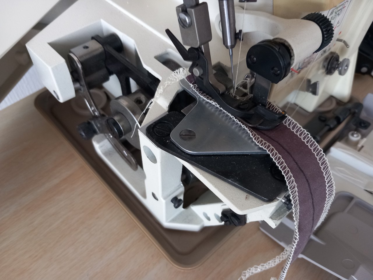 Echte BERNETTE 203 overlock