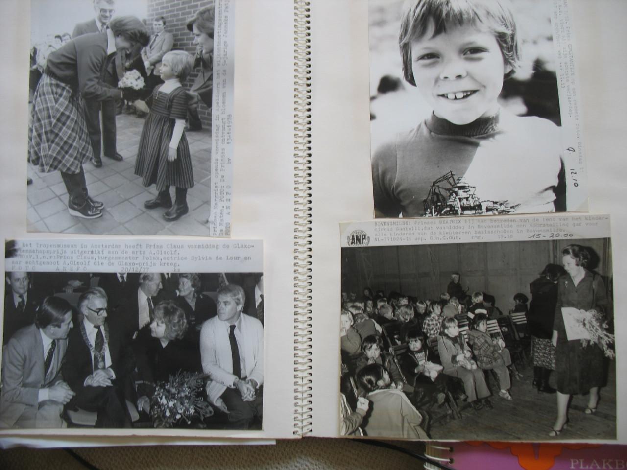 3 albums met (pers-) foto's Koninklijke familie jaren '70