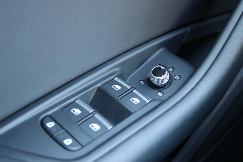 Audi A4 avant 35 tfsi s edition | pano | leder | memory