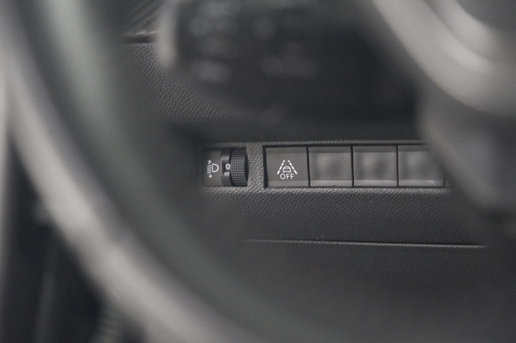 Peugeot 208 puretech 100 eat8 allure | camera | apple carplay | navigatie |