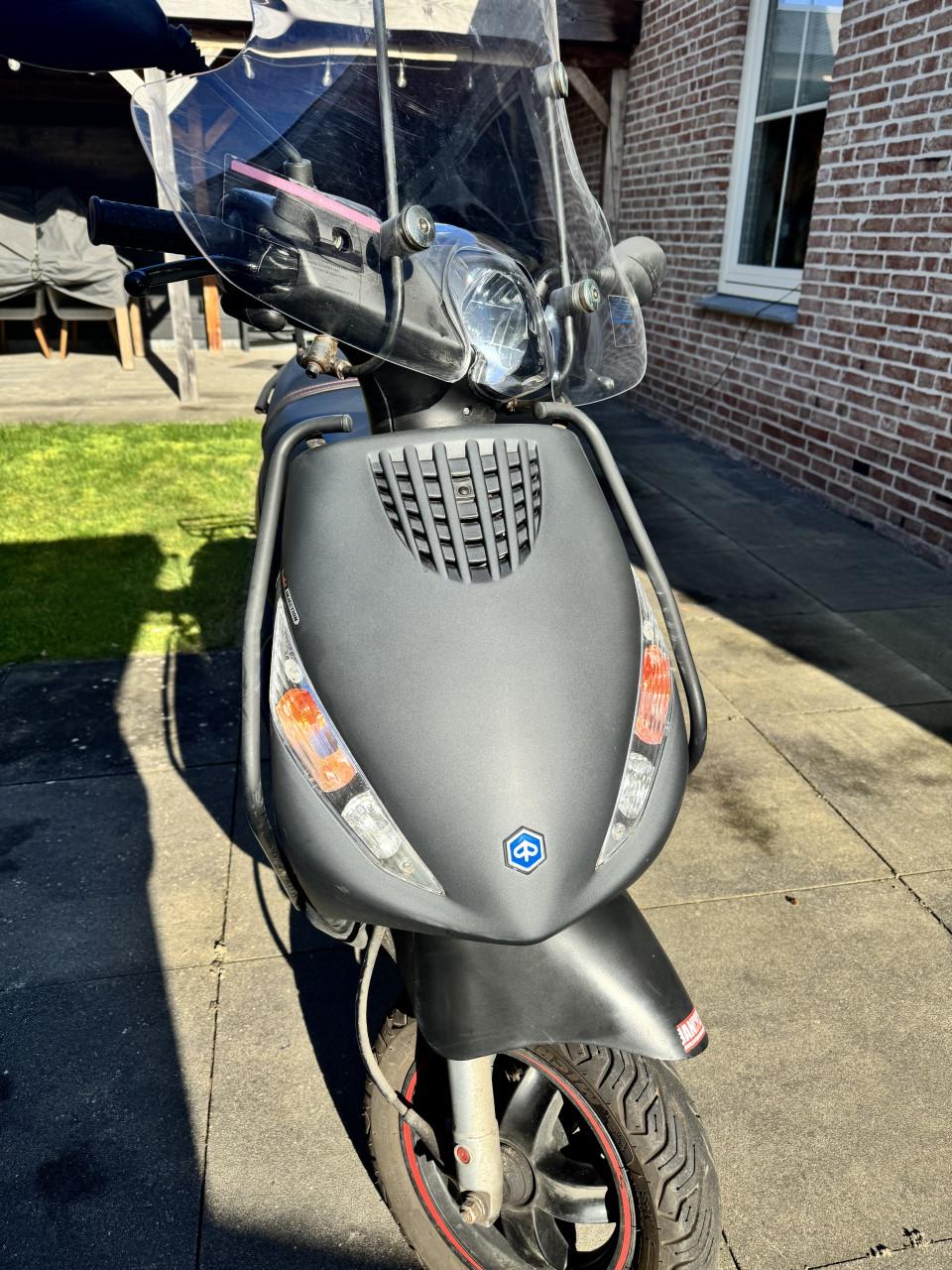 Piaggo Zip 4tact 45km 2023 mat grijs