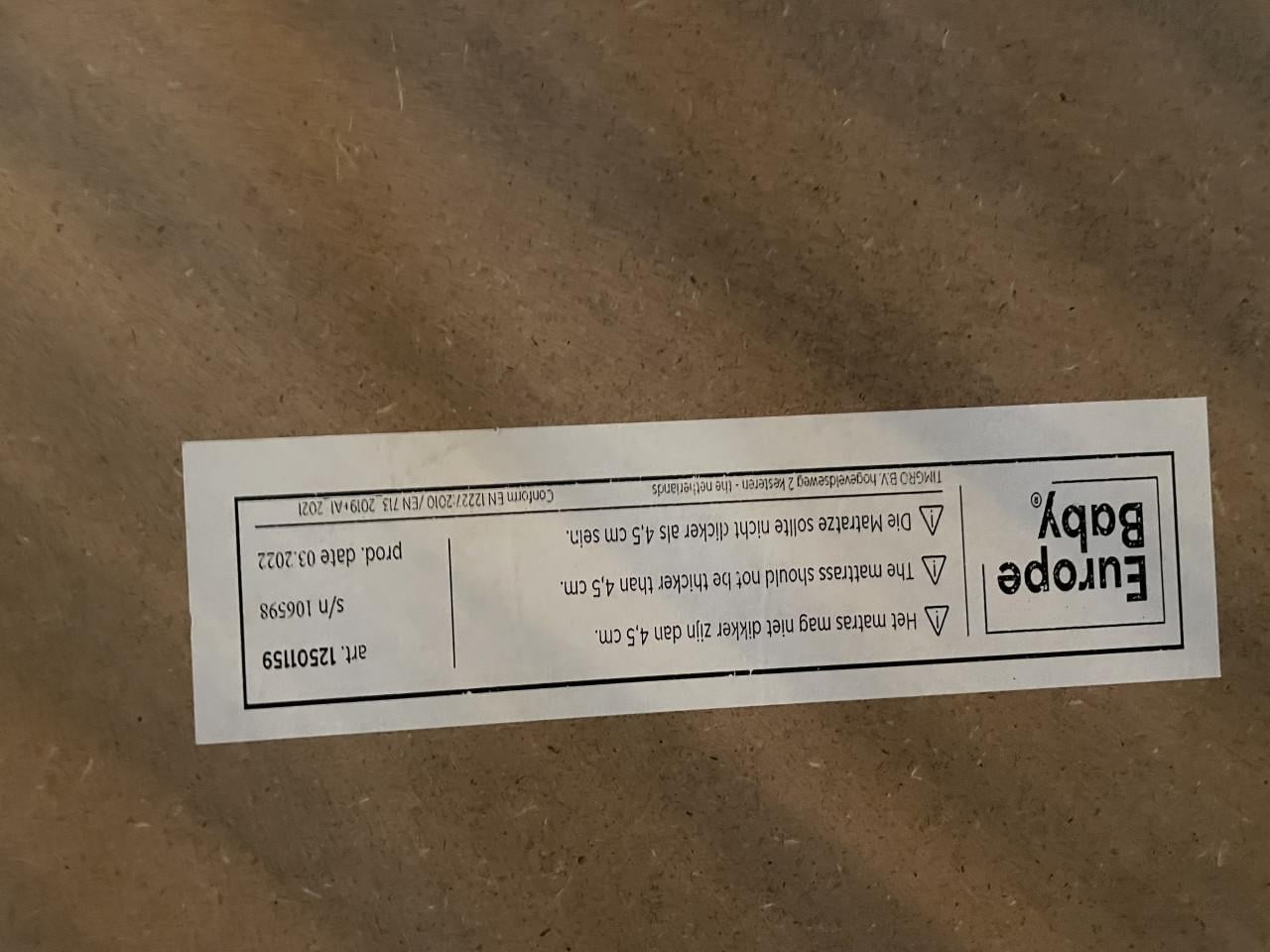 Box zwart met matras en boxkleed