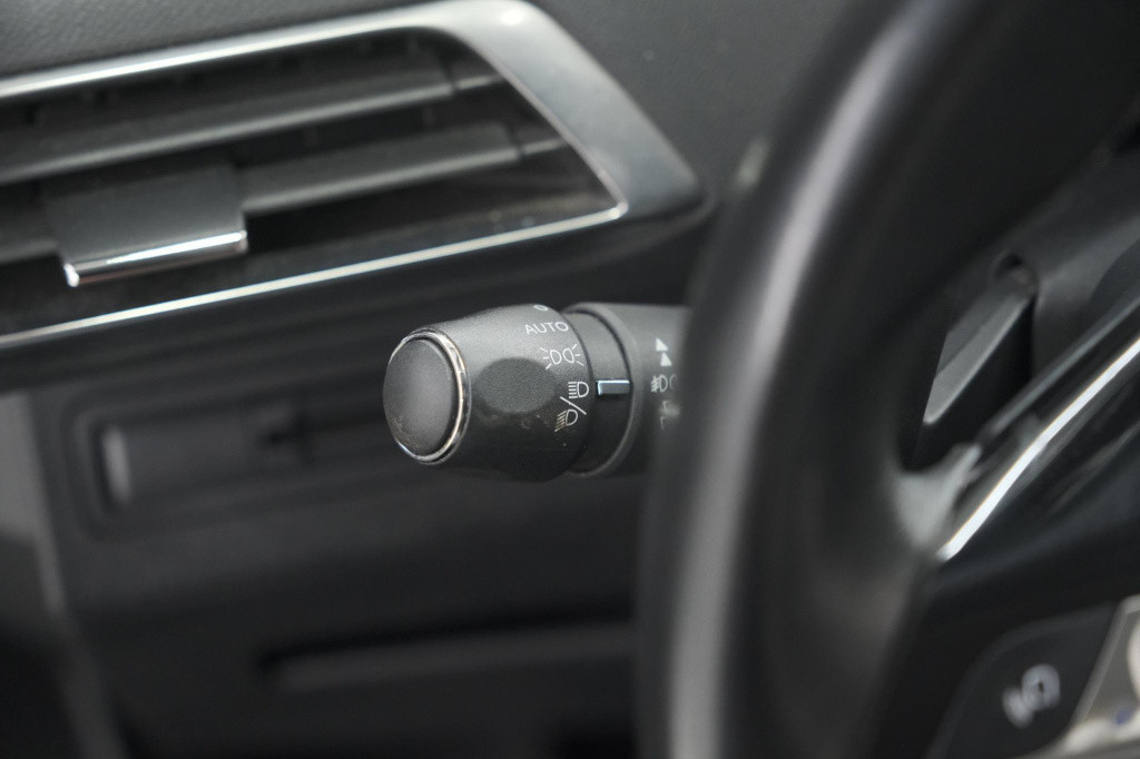 Peugeot 3008 puretech 130 eat6 allure | camera | navigatie | apple carplay 