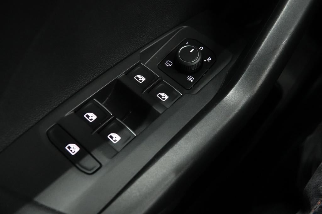 Volkswagen T-cross 1.0 tsi | carplay | acc | stoelverw. | pdc |