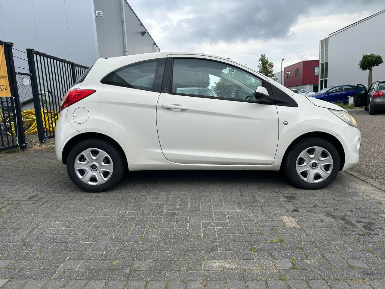 Ford Ka 1.2 Cool&Sound Airco/CNTR Deurvergrendeling/Sfeerverlichting interi