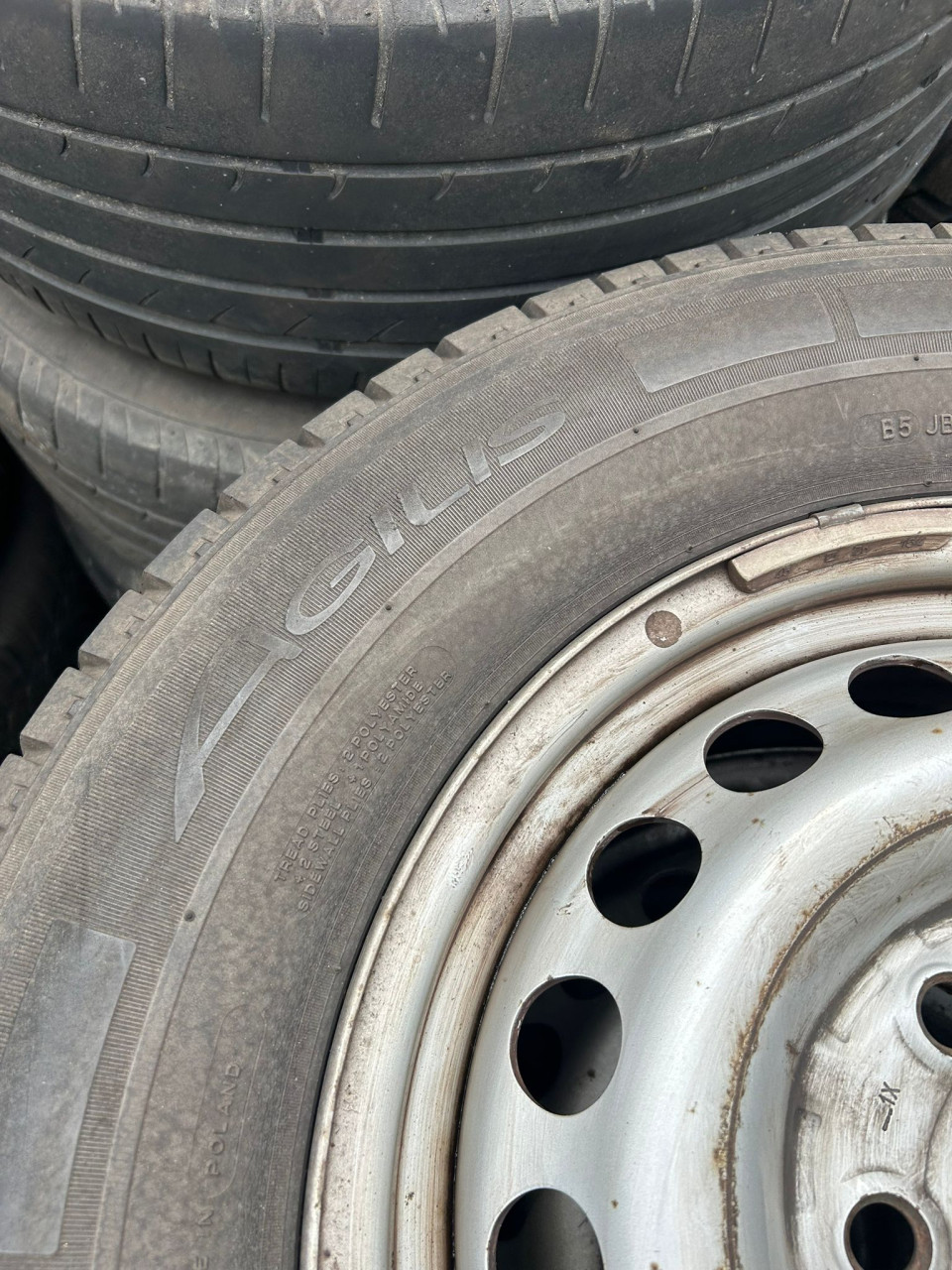 MW FR STALEN VELGEN MET MICHELIN AGILIS BUSBANDEN