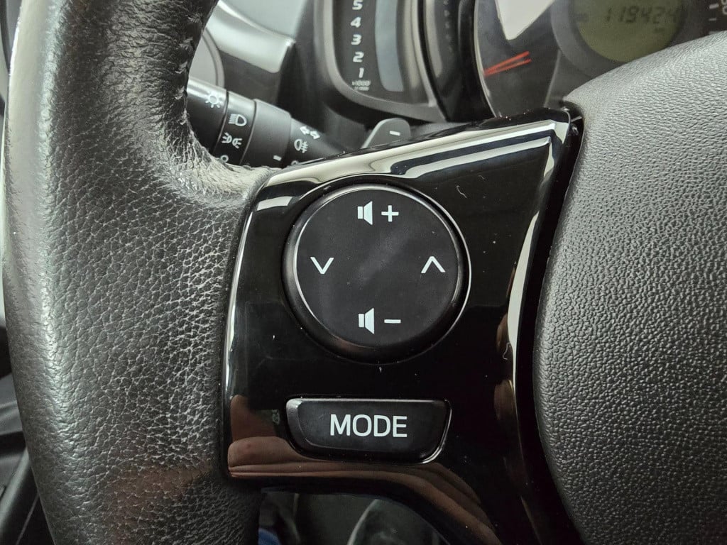 Toyota Aygo occasion 1.0 vvt-i x-play | tweedehands toyota aygo wit | autom