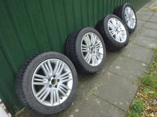 Breedset 245/45/17 met winterbanden, originele VOLVO.