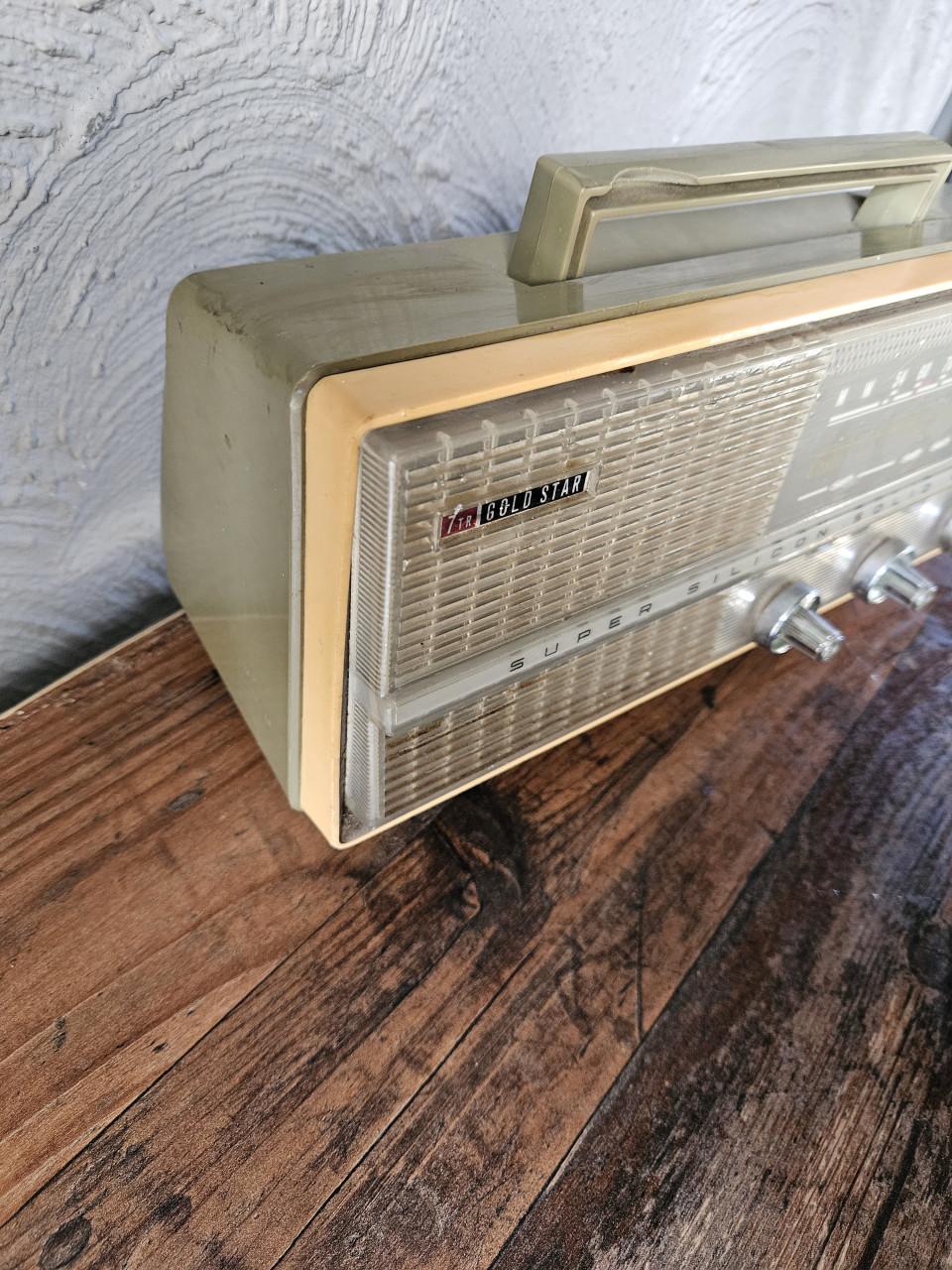 Vintage Gold Star Super Silicon Solid State Radio...