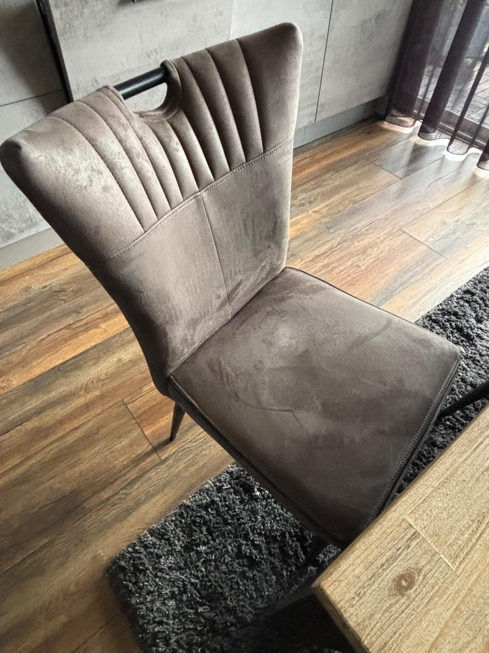 Eetkamertafel met 6 stoelen