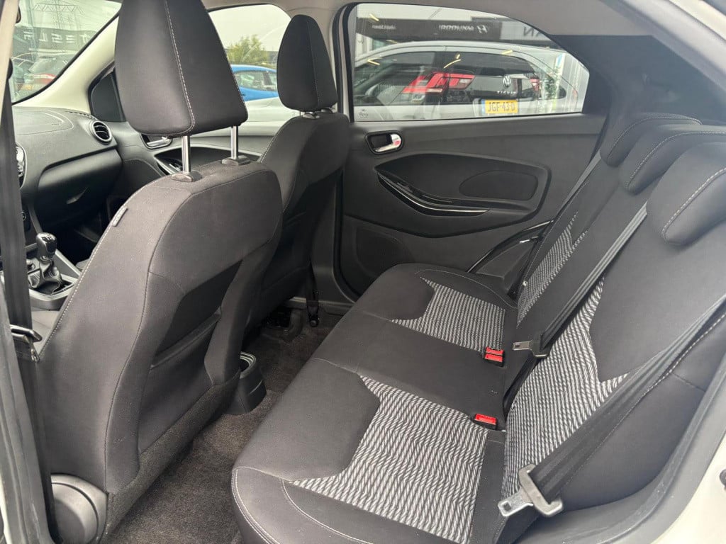 Ford KA ka+ 1.2 85pk black & white, stoelverwarming, voorruitverwarming, se