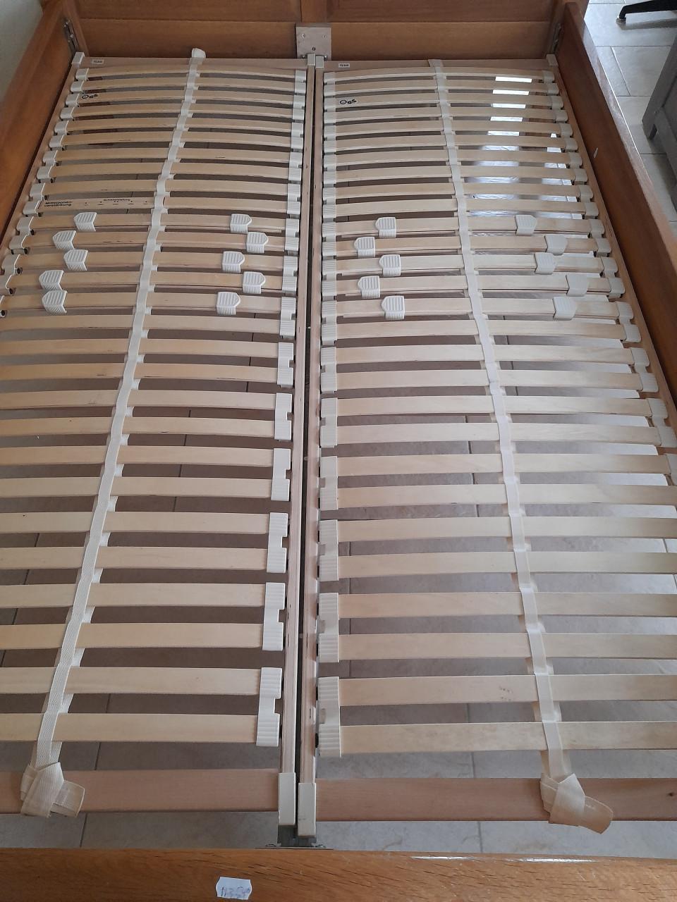 Stevig houten 2 p. bed 140 x 200 ( in goede staat )