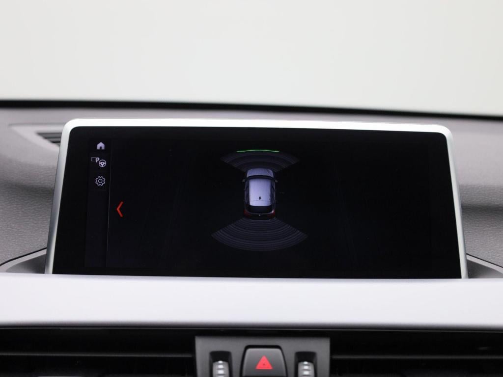 BMW X1 sdrive18i business edition plus | automaat | lmv | trekhaak | parkee