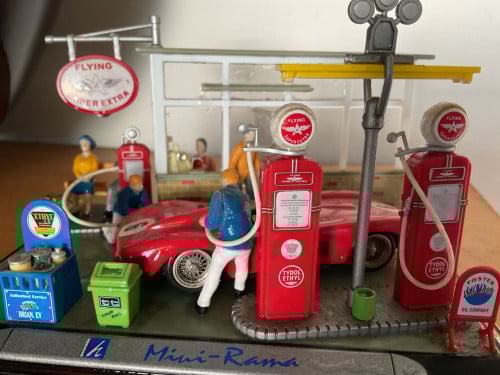 Diorama benzinestation 1:43