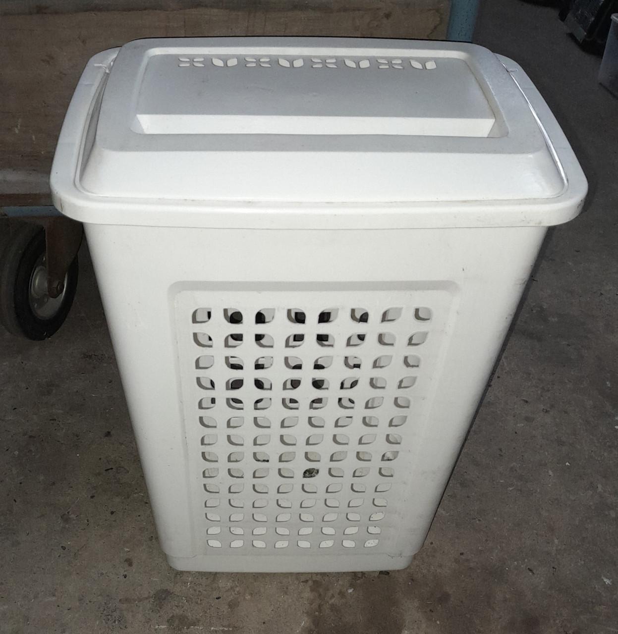 Rieten en kunststof wasmand + emmer