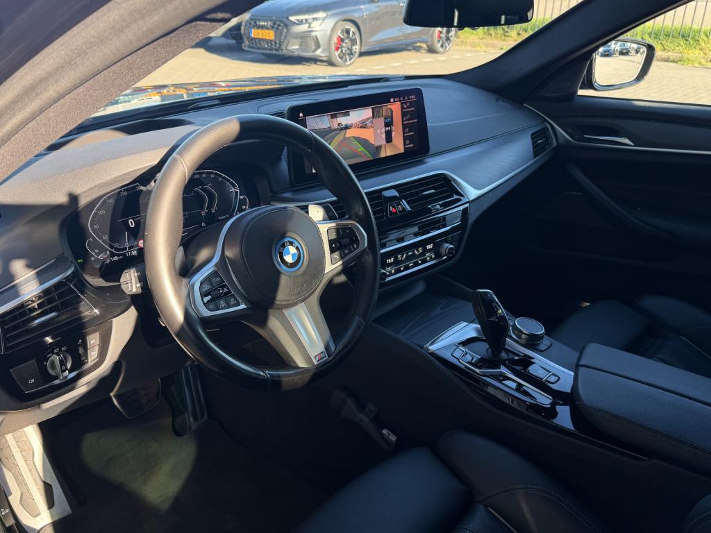 BMW 5 Serie touring 530e xdrive m-sport | soh 95% | acc | elek. trekhaak | 