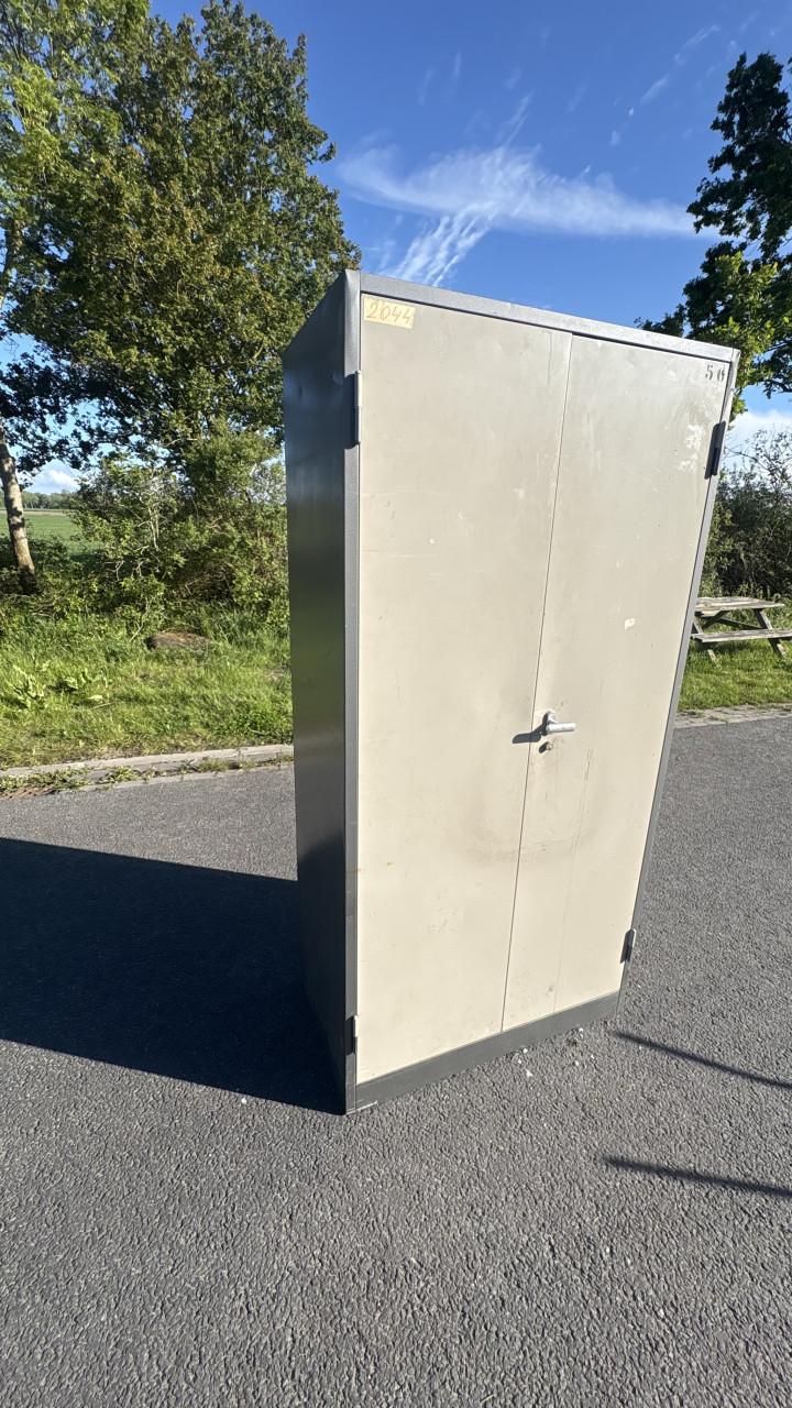 Paardenkast metalen kast