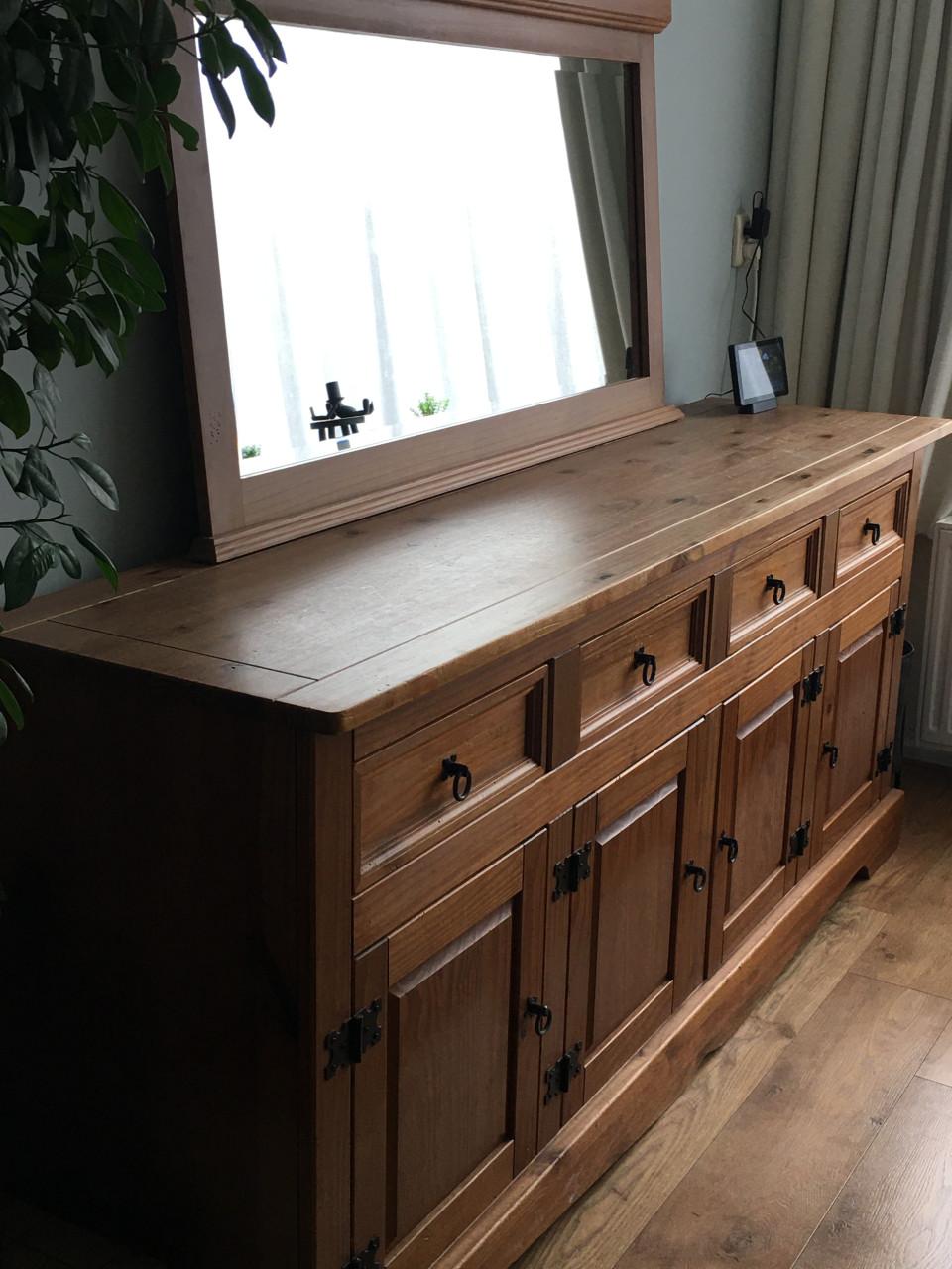 Dressoir met spiegel