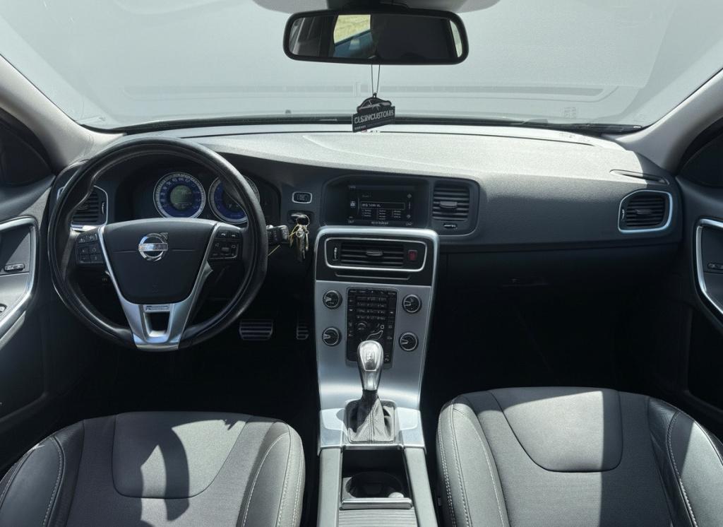 Volvo V60 1.6 t3 r-design