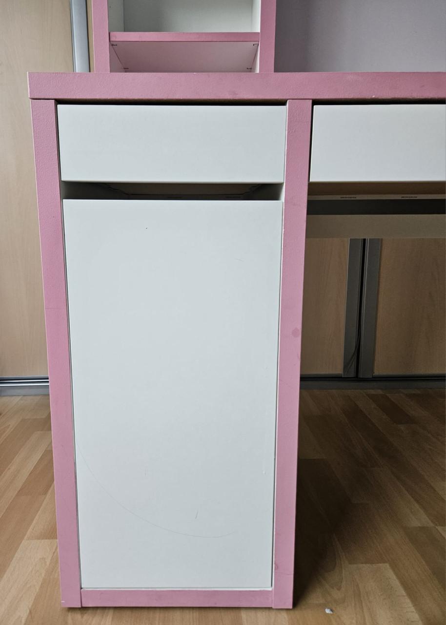 Bureau roze/wit geschilderd