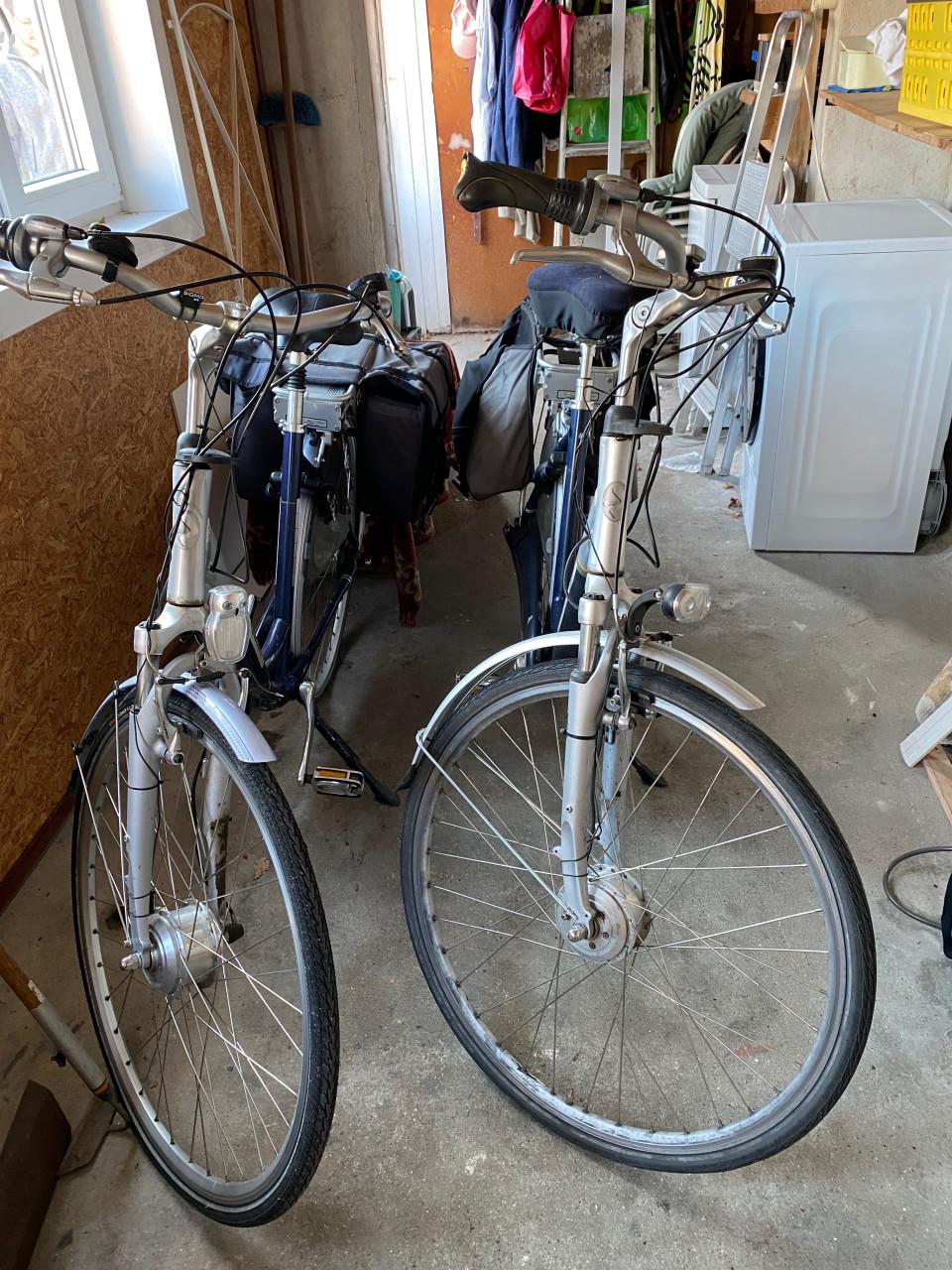 Twee elektrische fietsen Bikkel 132