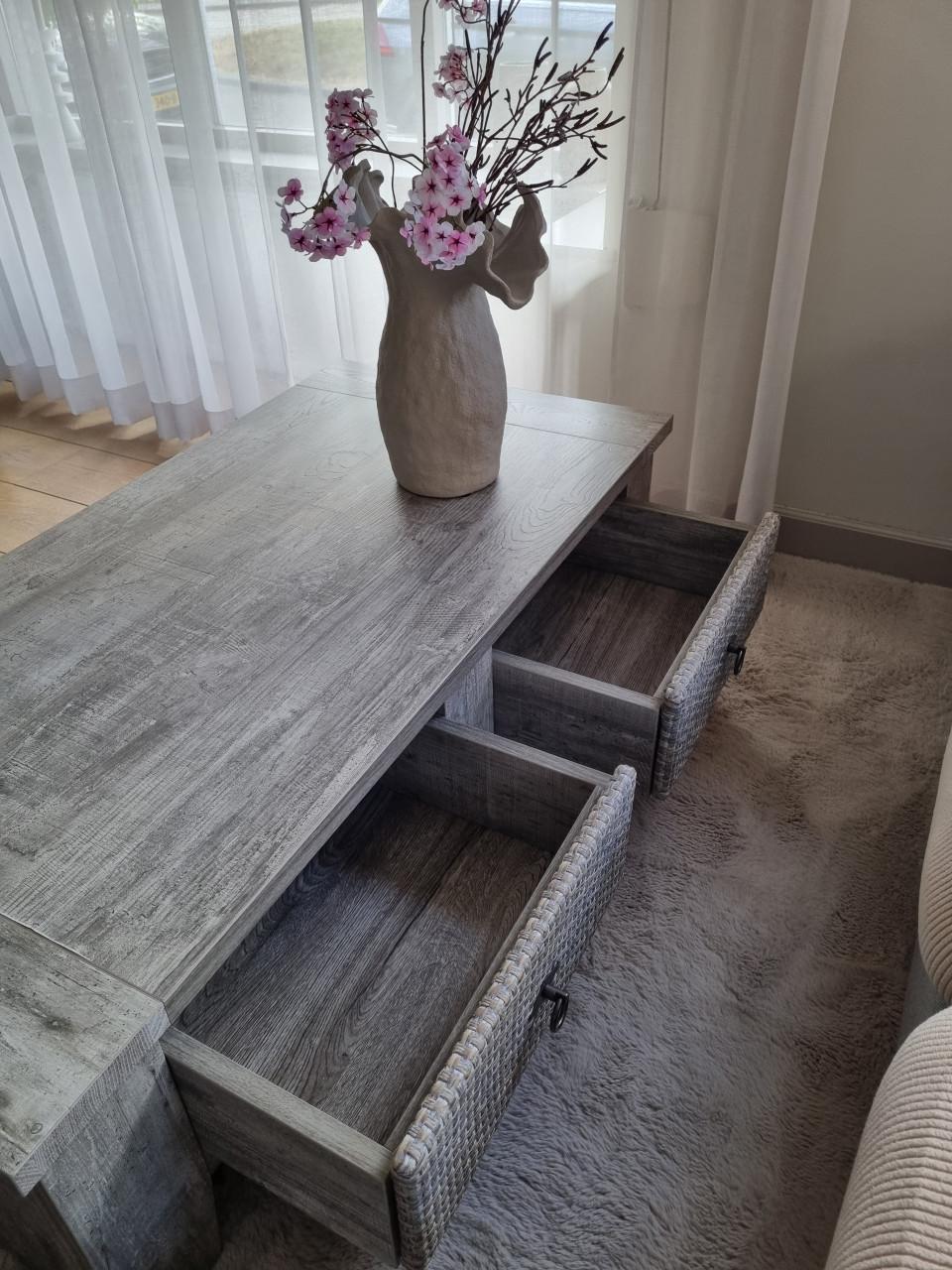 Mooie robuuste salontafel A-meubel