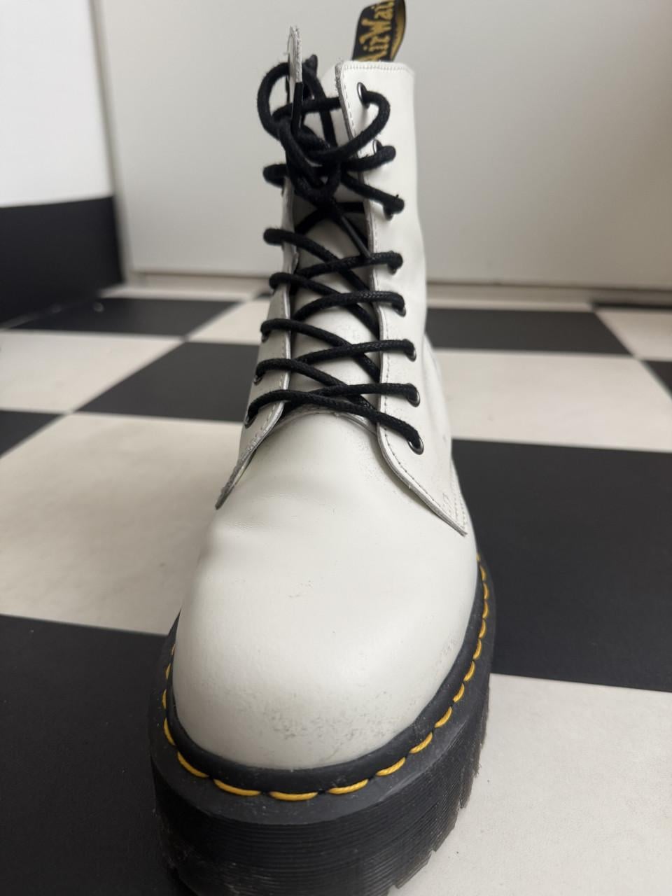 Dr Martens enkellaars wit maat 43