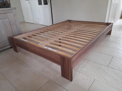 140 x 200 Bed (in goede staat )