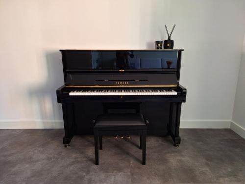 Piano Yamaha U1F