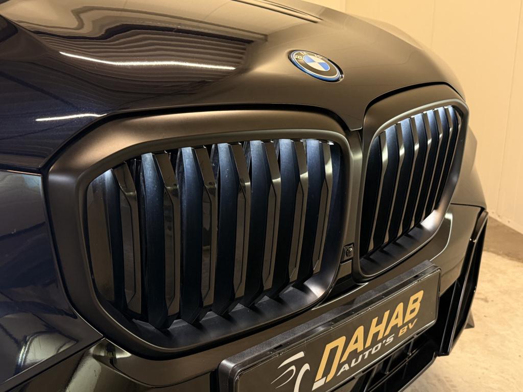 BMW X5 xdrive50e m-sport | carbon | pano | memory | stoelverwarming / verko