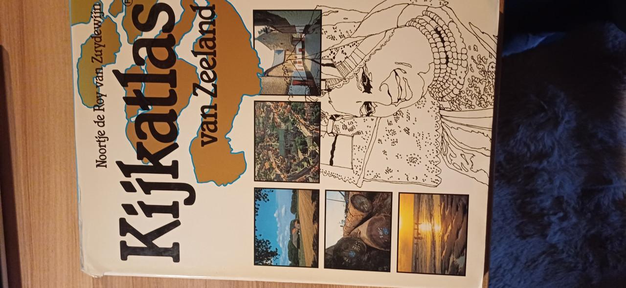 Diverse boeken over zeeland