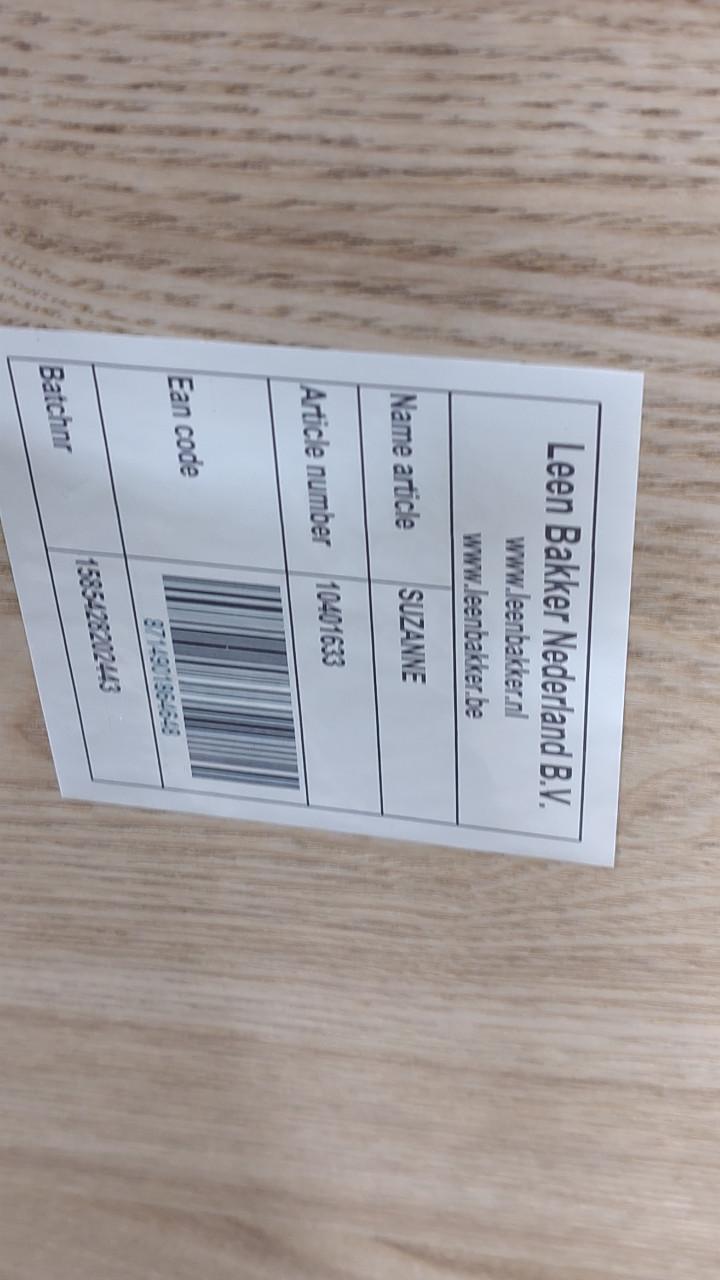 Eethoek, blank hout, zwarte stoelen, bijna niet gebruikt