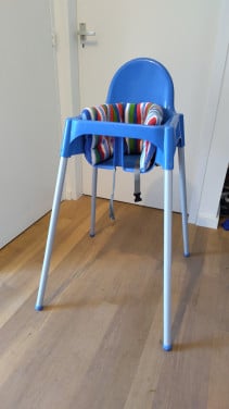 Ikea kinderstoel met rugkussentje